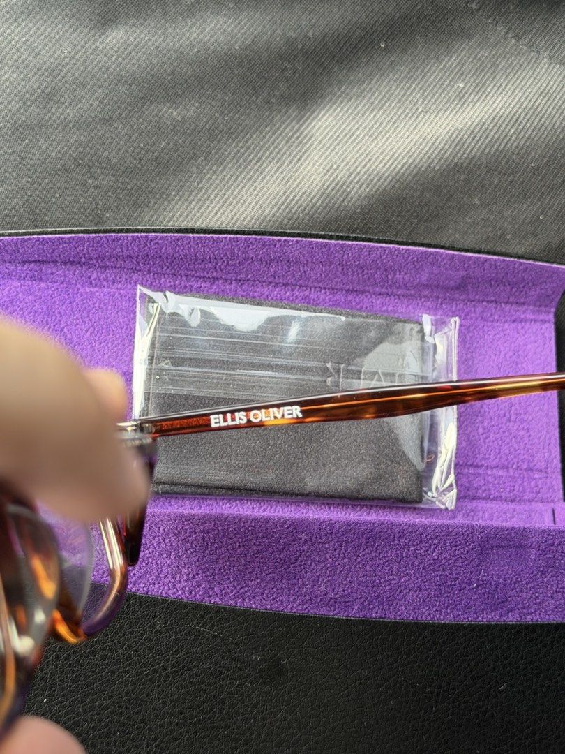 Vision express Ellis Oliver EV7100C252 rectangular shape Eyeglasses with Case (Category: Sunglasses & Eyewear) located in Paranaque City. Submitted by jidagreat (Listing ID 1466785502, Image 3). Description: Vision express 🇬🇧 Ellis Oliver optical frames in tortoiseshell acetate Model EV7100C252 BRANDNEW with case Rectangular shape Ready for your prescription lenses at any optician.