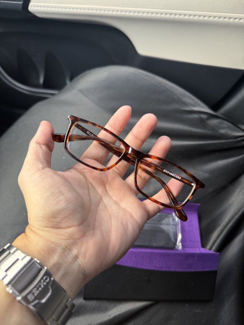 Vision express Ellis Oliver EV7100C252 rectangular shape Eyeglasses with Case (Category: Sunglasses & Eyewear) located in Paranaque City. Submitted by jidagreat (Listing ID 1466785502, Image 2). Description: Vision express 🇬🇧 Ellis Oliver optical frames in tortoiseshell acetate Model EV7100C252 BRANDNEW with case Rectangular shape Ready for your prescription lenses at any optician.
