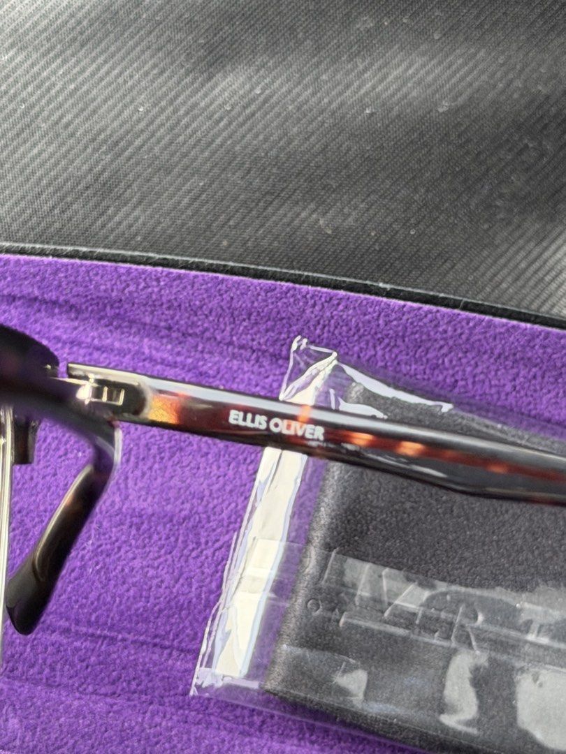 Vision express Ellis Oliver optical frames CLUBMASTER Model EVCLSH82057C255 (Category: Sunglasses & Eyewear) located in Paranaque City. Submitted by jidagreat (Listing ID 1466785925, Image 3). Description: Vision express 🇬🇧 Ellis Oliver optical frames CLUBMASTER Model: EVCLSH82057C255 BRANDNEW with case Rectangular shape Ready for your prescription lenses at any optician..