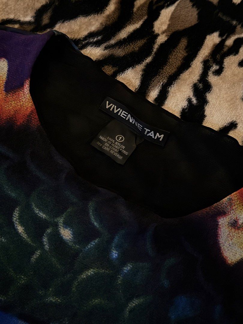 Vivienne Tam 🐉❤️‍🔥 (Category: Sleeveless) located in Manila. Submitted by eashalwsa (Listing ID 1466871810, Image 2). Description: price is for attention only! rare dragon print top current offer: ₱12,550 via blue app.