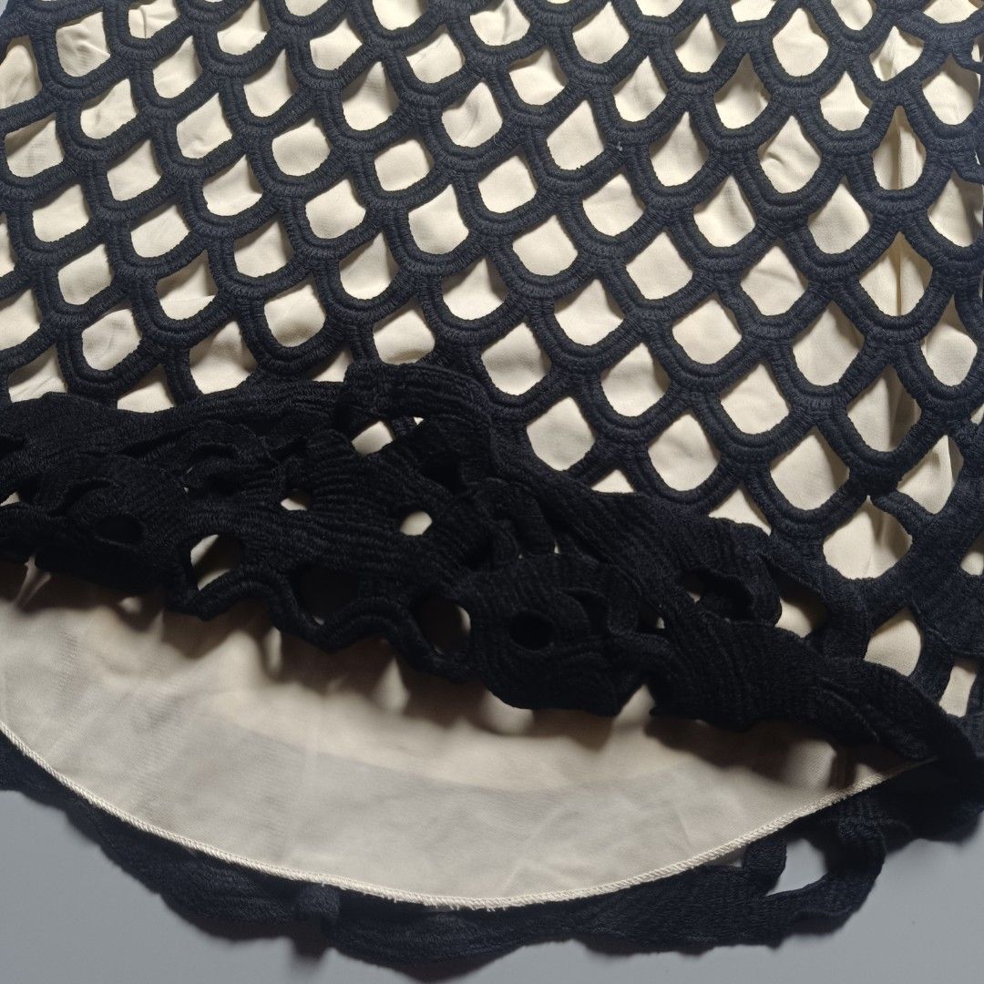 Vivienne Tam Sleeveless Net Blouse (Category: Sleeveless) located in Las Pinas. Submitted by jmbl.thrds (Listing ID 1466823376, Image 3). Description: Vivienne Tam Sleeveless Net Blouse 16x25 No flaws.