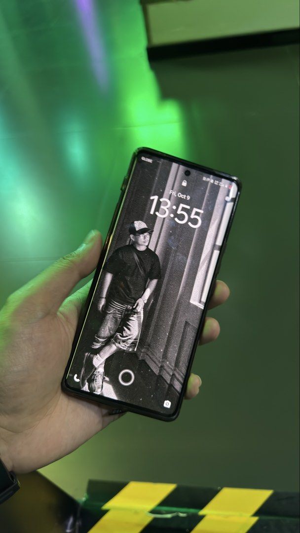 Vivo V40 5g • 512gb (Category: Vivo) located in Valenzuela. Submitted by kramzxc (Listing ID 1466826743, Image 1). Description: Personal device • Original 512gb storage 12gb + 12gb ram 5500 mah 2.63 Ghz Snapdragon Octa-core Few scratches on the side Green line (side sceeen) not that visible 🏷️ 9,995 slight negotiable Meet up: S maison/Conrad/Moa only.