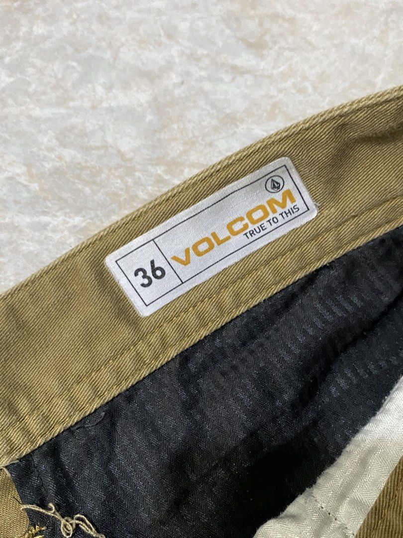 Volcom Casual Shorts (Category: Shorts) located in Manila. Submitted by wheeze_2208 (Listing ID 1466791006, Image 3). Description: - Color: Khaki Brown / Olive - Size: 36 - Style: Casual Shorts - Condition: Please see photos for actual condition .