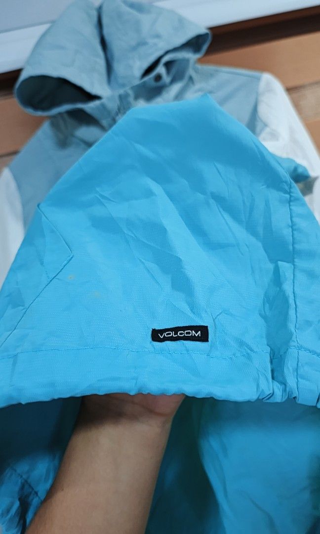 Volcom Half-Zip Windbreaker (Category: Coats, Jackets and Outerwear) located in Cabuyao City. Submitted by dthrifts (Listing ID 1466928069, Image 2). Description: 22 W 26 L Authentic Water Resistant Needs Wash Excellent Condition.