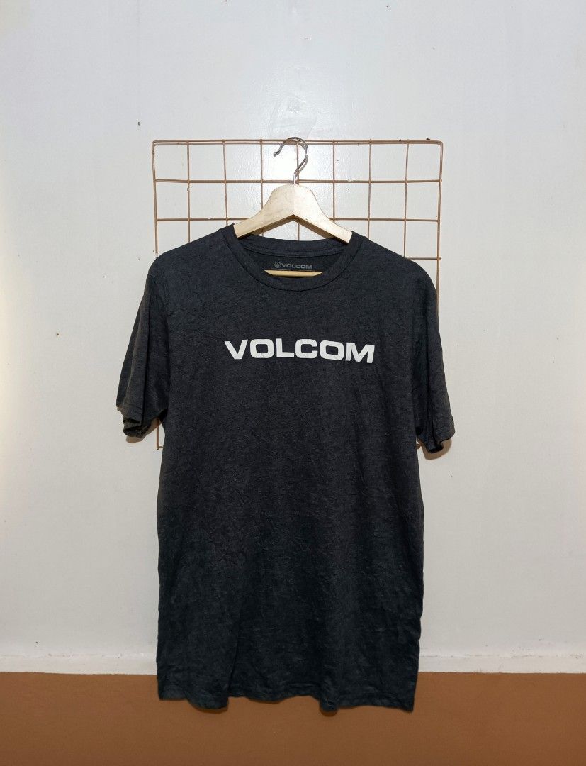 Volcom Heather Grey T-Shirt Size L (Category: Tshirts & Polo Shirts ) located in Davao. Submitted by jasondagam14678 (Listing ID 1466784483, Image 1). Description: - Brand: Volcom - Style: Crewneck t-shirt with bold white chest logo - Color: Dark heather grey - Size: Large - Material: 50% cotton, 50% polyester blend - Fit: Standard fit with tagless inner neck - Condition: Clean, excellent, and ready to wear.