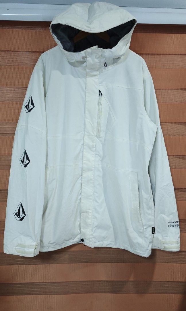 Volcom Stone Gore-Tex Windbreaker (Category: Coats, Jackets and Outerwear) located in Cabuyao City. Submitted by dthrifts (Listing ID 1466929108, Image 1). Description: 26 W 33 L Authentic Waterproof Excellent Condition.