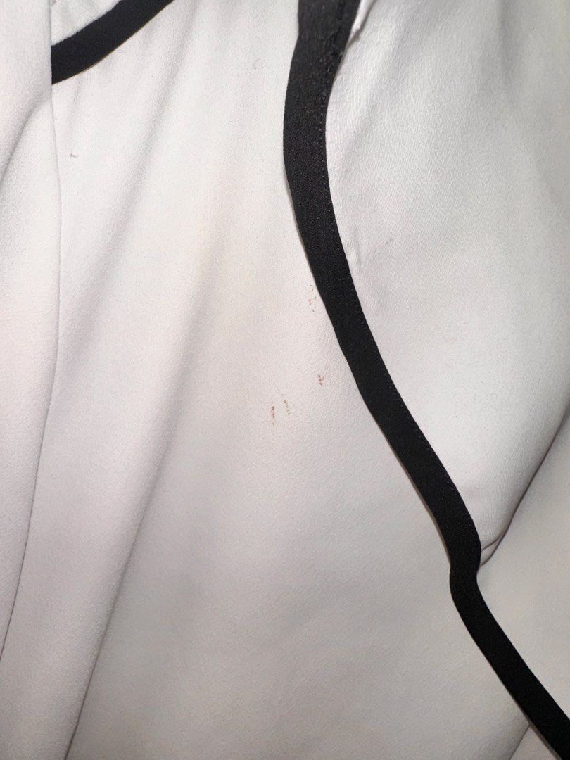 White blouse (Category: Blouses) located in Batangas. Submitted by egvdreamer (Listing ID 1466861309, Image 3). Description: Has make up stain- havent tried to remove it(laging pa laundry kaya di na hand wash) 📌 Sta rosa laguna Medium to large.