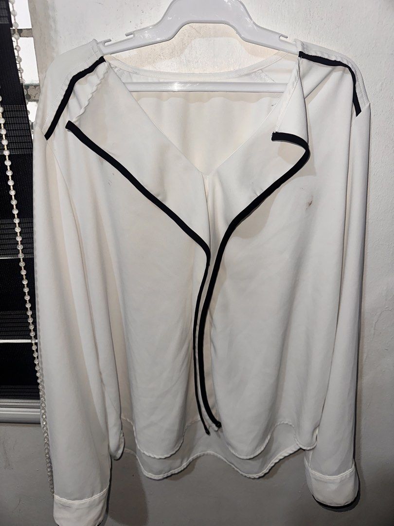 White blouse (Category: Blouses) located in Batangas. Submitted by egvdreamer (Listing ID 1466861309, Image 1). Description: Has make up stain- havent tried to remove it(laging pa laundry kaya di na hand wash) 📌 Sta rosa laguna Medium to large.