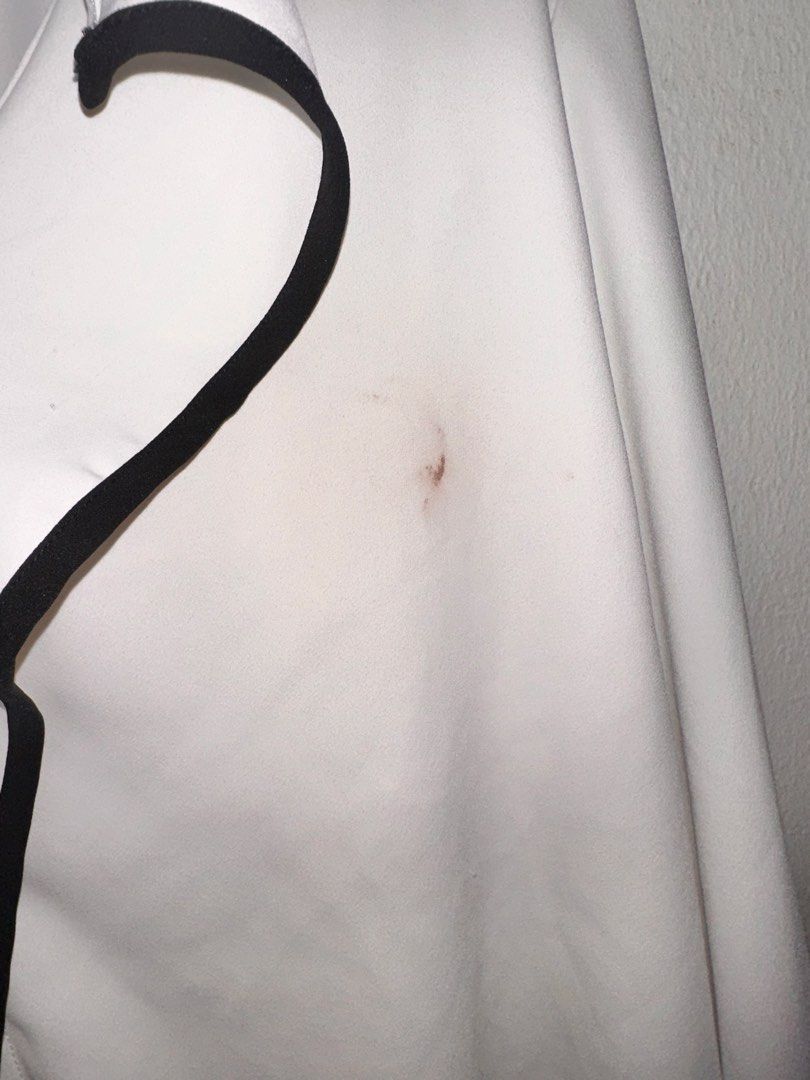 White blouse (Category: Blouses) located in Batangas. Submitted by egvdreamer (Listing ID 1466861309, Image 2). Description: Has make up stain- havent tried to remove it(laging pa laundry kaya di na hand wash) 📌 Sta rosa laguna Medium to large.