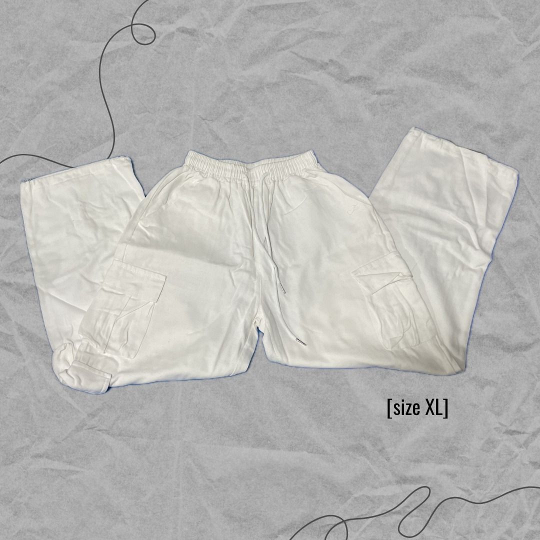 White Cargo Pants (Category: Jeans) located in Manila. Submitted by lovedbydeviii (Listing ID 1466854850, Image 1). Description: White Cargo Pants 🧵Php 150 👗Size: XL 👗NEVER USED 👗RFS: Wrong size * note that color may slightly vary due to lighting .