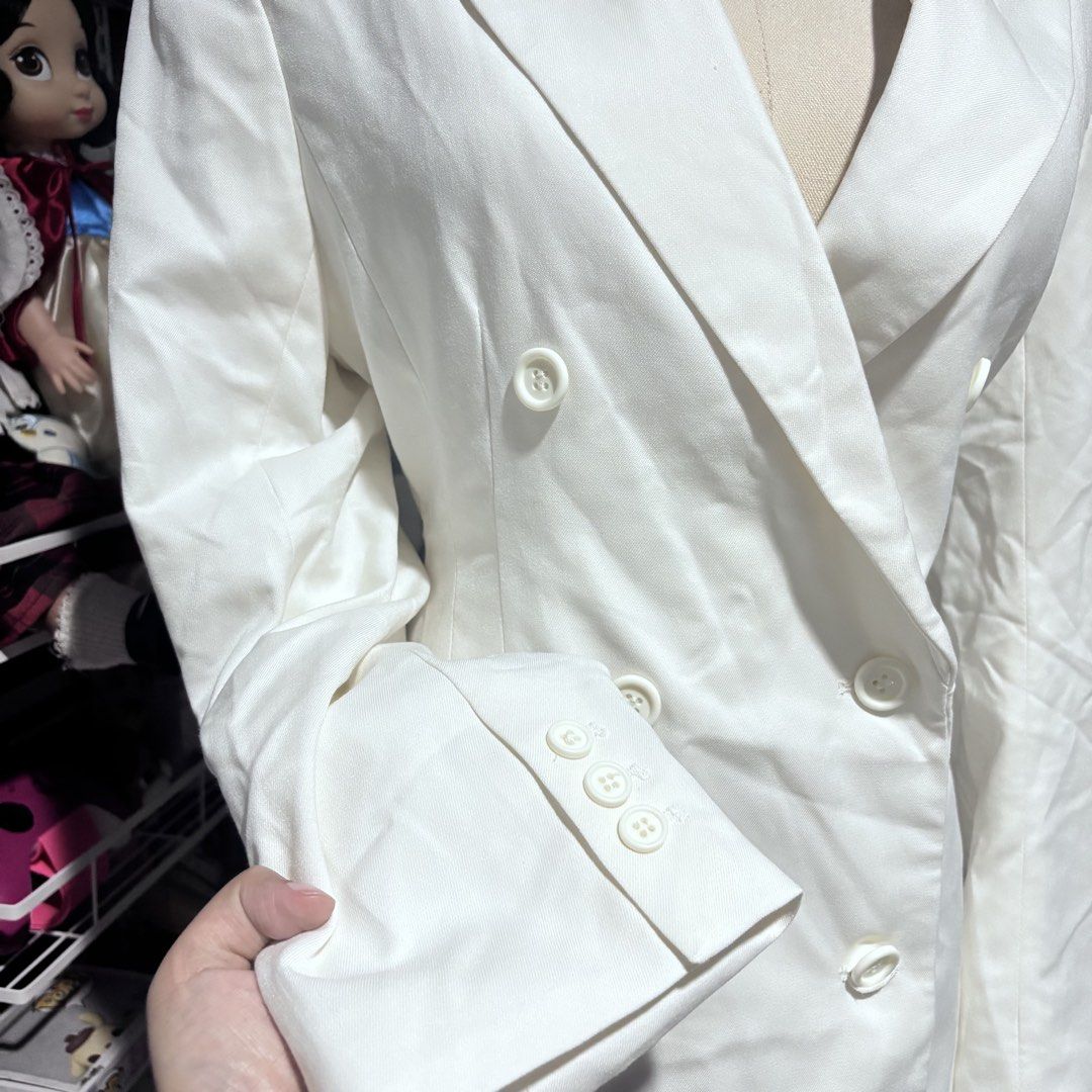 White double breasted Blazer coat (Category: Coats, Jackets and Outerwear) located in Taguig. Submitted by eladela.closet (Listing ID 1466816583, Image 2). Description: fits xs to s 25-27 waist no flaws padded shoulders.