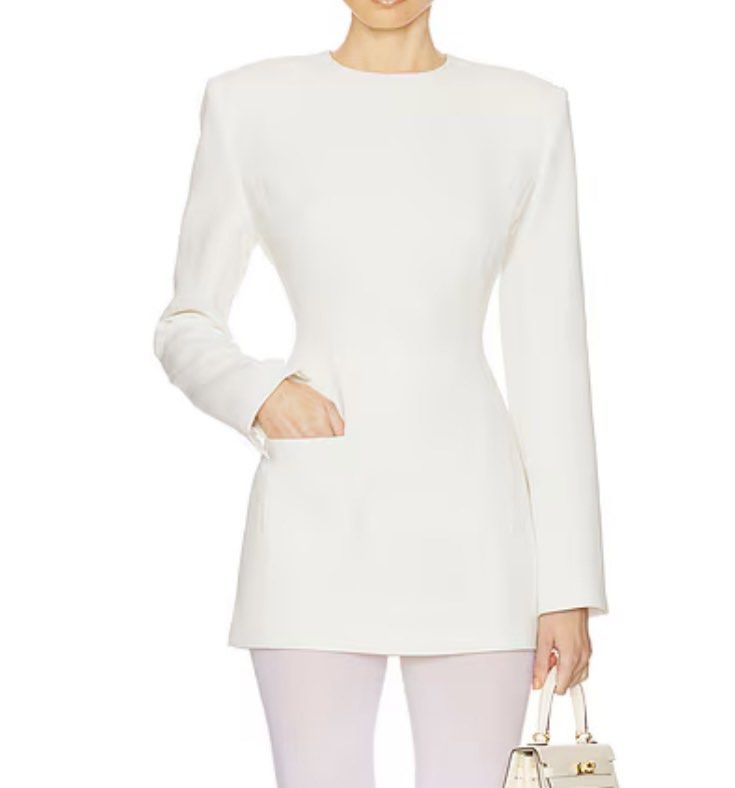 White long sleeve dress (Category: Dresses) located in Mariveles. Submitted by itskaths98 (Listing ID 1466843660, Image 2). Description: White long sleeve dress Size L.
