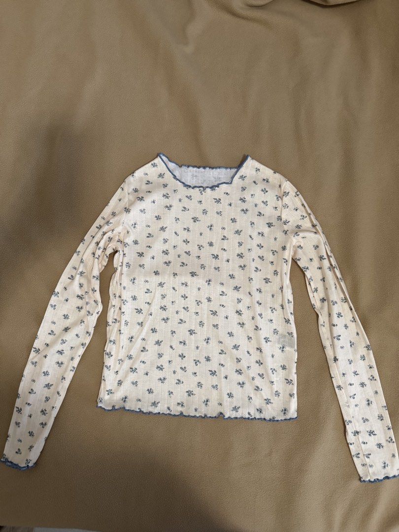 White Longsleeve Sweater (Category: Longsleeves) located in San Luis. Submitted by oshdeclutters (Listing ID 1466814589, Image 1). Description: .
