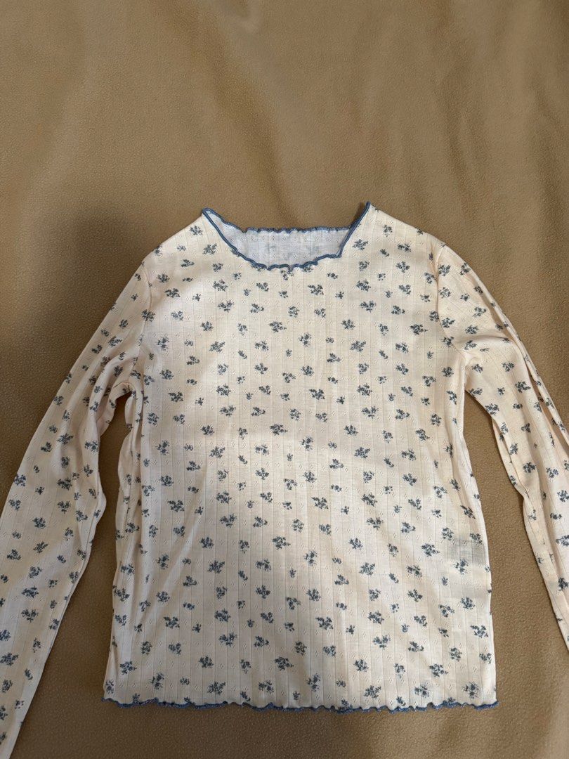 White Longsleeve Sweater (Category: Longsleeves) located in San Luis. Submitted by oshdeclutters (Listing ID 1466814589, Image 2). Description: .