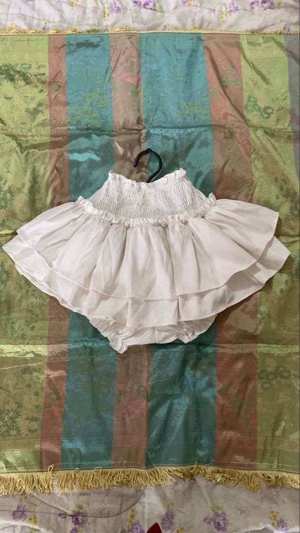 White ruffle bloomers tiered skirt (Category: Skirts) located in Manila. Submitted by adysfaefits_ (Listing ID 1466789946, Image 1). Description: Size: 22-30 high quality fabric(makapal) .