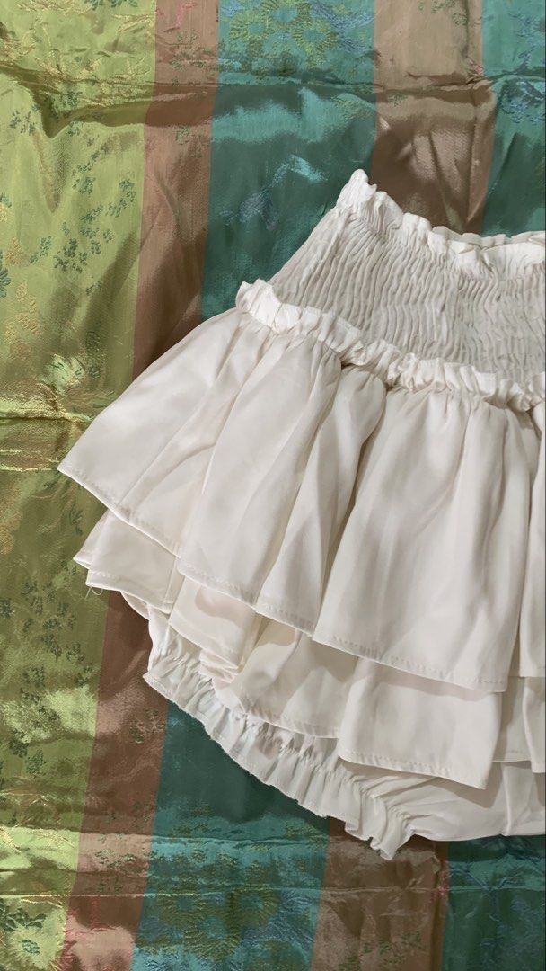 White ruffle bloomers tiered skirt (Category: Skirts) located in Manila. Submitted by adysfaefits_ (Listing ID 1466789946, Image 2). Description: Size: 22-30 high quality fabric(makapal) .