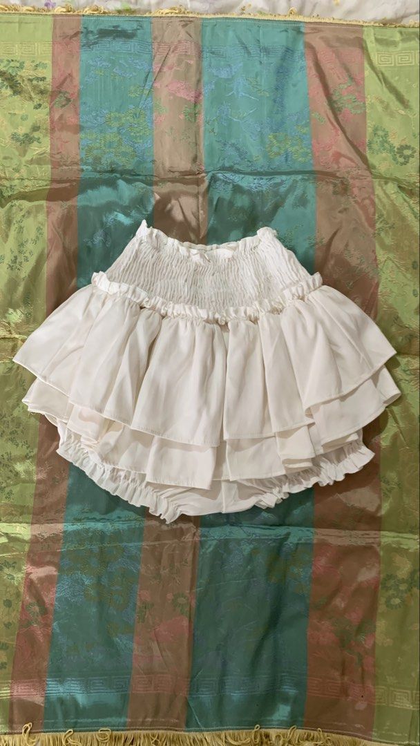 White ruffle bloomers tiered skirt (Category: Skirts) located in Manila. Submitted by adysfaefits_ (Listing ID 1466789946, Image 3). Description: Size: 22-30 high quality fabric(makapal) .
