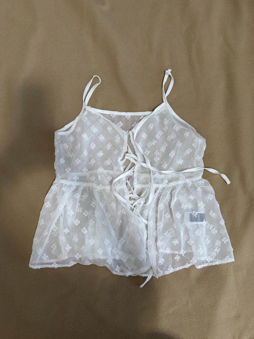 White Top Sleeveless (Category: Others Tops) located in San Luis. Submitted by oshdeclutters (Listing ID 1466814071, Image 2). Description: .