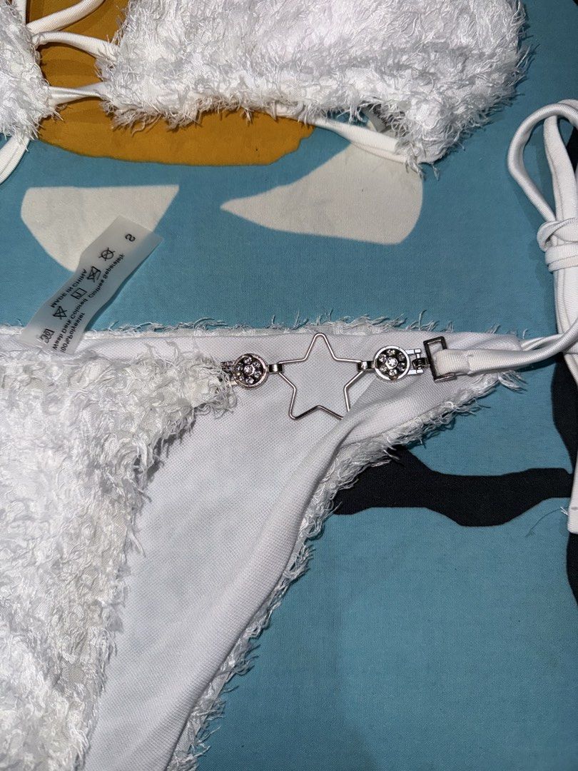 White Two Piece Swimwear (Category: Bikinis & Swimsuits) located in Naga. Submitted by sbcookieee (Listing ID 1466837143, Image 2). Description: .