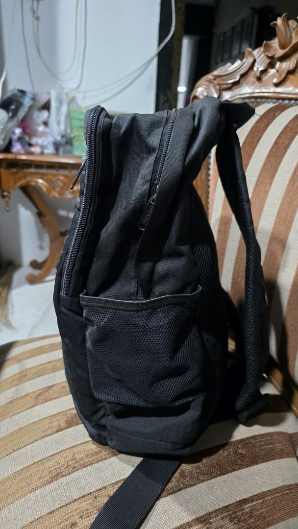 Winer Camera Backpack (Category: Camera Bags & Carriers) located in Kuantan. Submitted by gunturboss (Listing ID 1466948964, Image 2). Description: Brand: Winer camera compartment suit for 1 or 2 DSLR with lens.