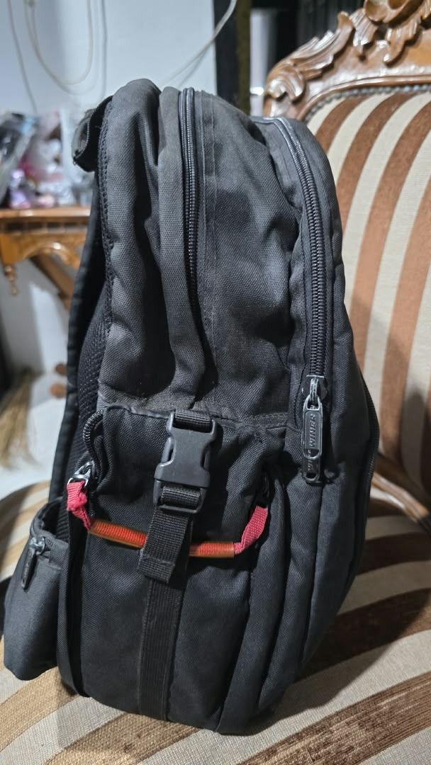 Winer Camera Backpack (Category: Camera Bags & Carriers) located in Kuantan. Submitted by gunturboss (Listing ID 1466948964, Image 1). Description: Brand: Winer camera compartment suit for 1 or 2 DSLR with lens.