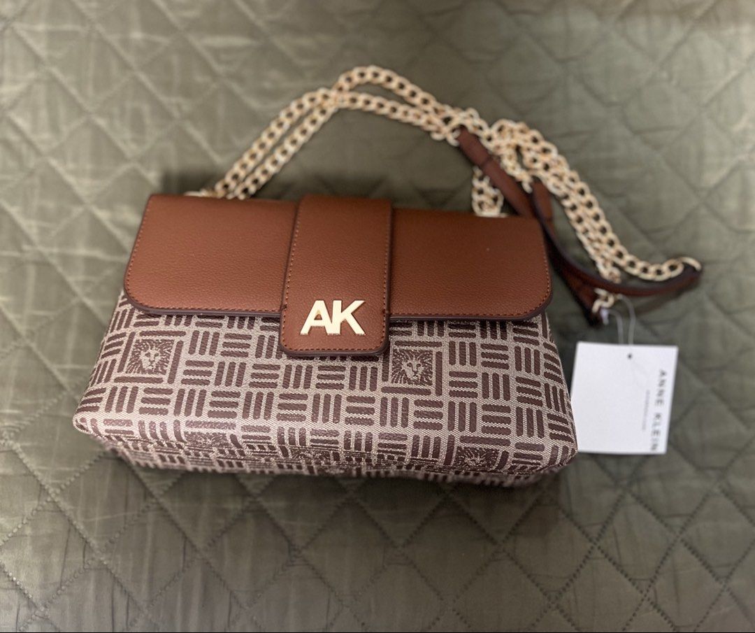 Women's bags (Category: Cross-body Bags) located in Marikina City. Submitted by lesliesomigao (Listing ID 1466866447, Image 1). Description: •Brand new with tags •Purchased in 🇺🇸 •100% Satisfaction Guaranteed or your money back.