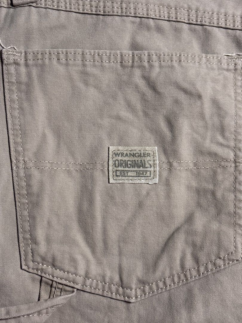 Wrangler Carpenter Jorts (Category: Shorts) located in Cabuyao City. Submitted by giothr1ft (Listing ID 1466891783, Image 3). Description: Waist: 36 Length: 23 Thigh: 15 Leg Hole: 12 .