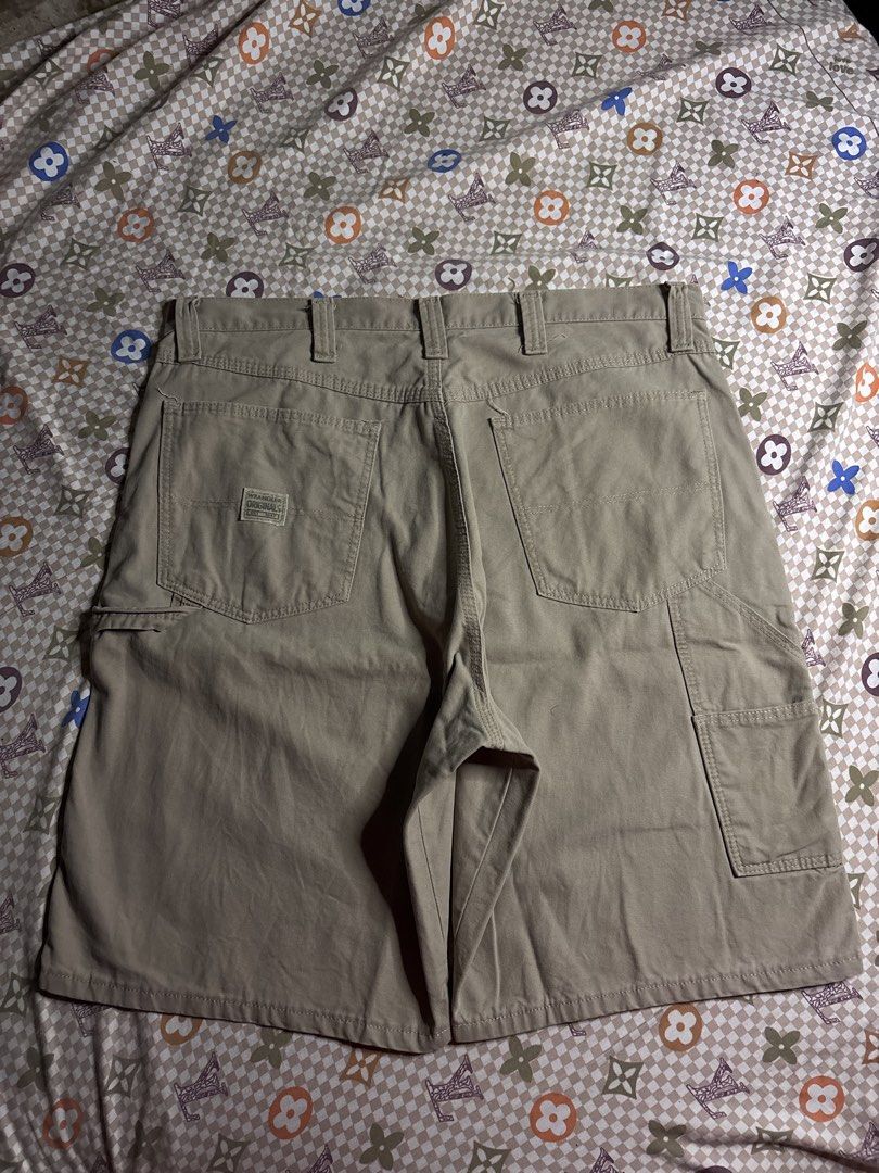 Wrangler Carpenter Jorts (Category: Shorts) located in Cabuyao City. Submitted by giothr1ft (Listing ID 1466891783, Image 1). Description: Waist: 36 Length: 23 Thigh: 15 Leg Hole: 12 .