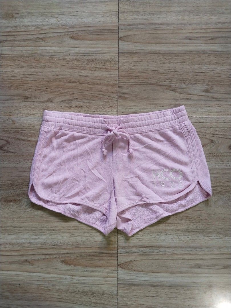 Wts! Hollister (Category: Shorts) located in Manila. Submitted by flyuhhh_hhz (Listing ID 1466865729, Image 1). Description: INCH? Hollister Sweat shorts pink HCO 1922.