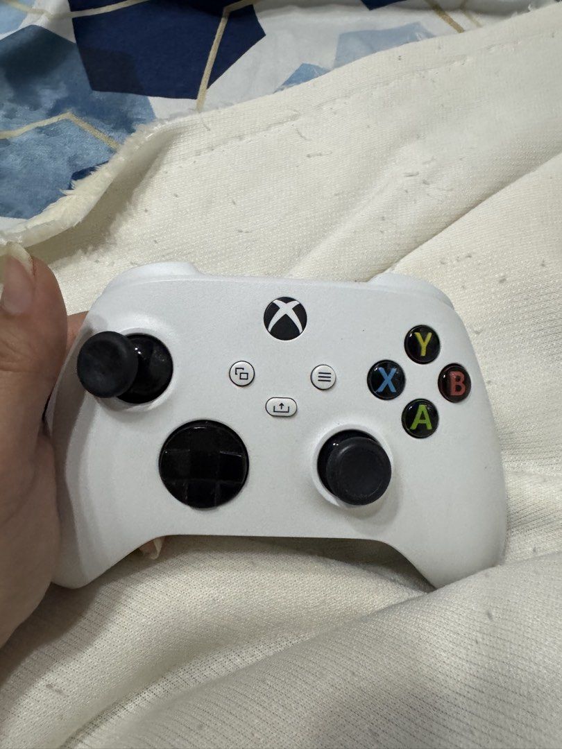 xbox controller (Category: Controllers) located in Cagayan de Oro. Submitted by serenexsienna (Listing ID 1466862131, Image 1). Description: ✅Microsoft Xbox Wireless Controller White (Original) ✅Issue: everything is working except leftmost thumbstick (loose) ✅Color: Clean white shell with contrasting black thumbsticks and D-pad ✅Layout: Standard Xbox layout featuring dual analog sticks, D-pad, and classic face buttons ✅Controls: Includes Xbox gui