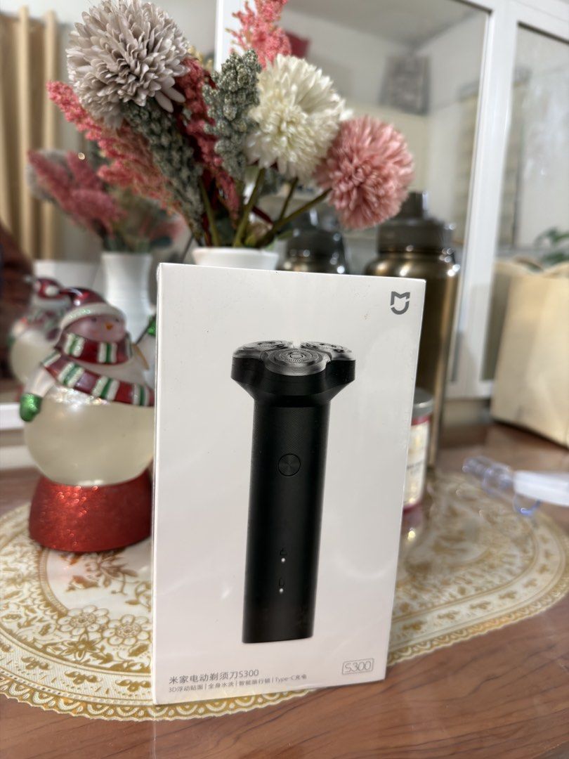 Xiaomi Shaver (Category: Men's Grooming) located in Quezon City. Submitted by misislee04 (Listing ID 1466914684, Image 1). Description: 🔥 XIAOMI MIJIA ELECTRIC SHAVER S300 — BRAND NEW! 🔥 💰 ₱550 ONLY! ✨ BNEW / Never been used Perfect for everyday grooming or pang-gift! 🎁 ✅ 3 Floating Rotary Shaving Heads ✅ Wet & Dry Shaving ✅ IPX7 Waterproof — washable ✅ USB Type-C Charging ✅ Up to 60 mins usage ✅ Compact & lightweight — perfect for travel ✅ C