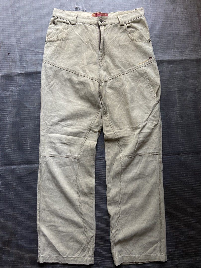 Y2k Akademiks Pants Khaki (Category: Trousers) located in Panabo. Submitted by thrifty.red (Listing ID 1466804157, Image 1). Description: 32 waist 40 length 9 opening Excellent Condition .