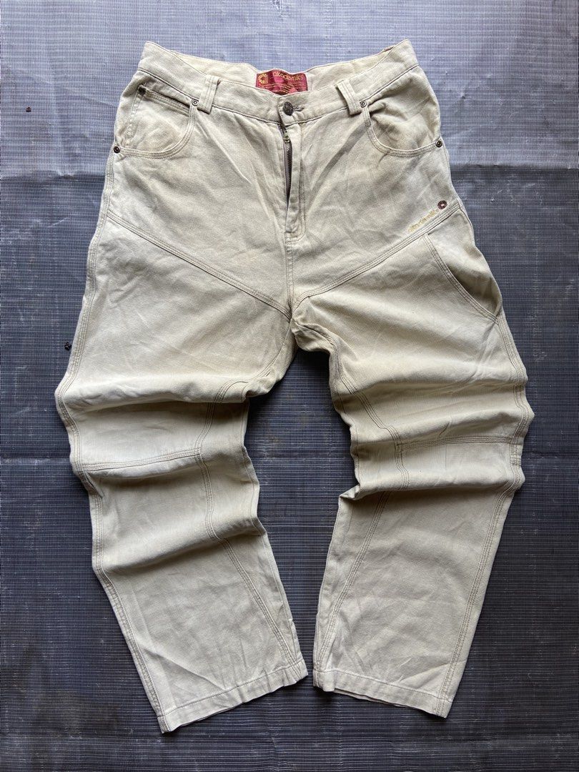 Y2k Akademiks Pants Khaki (Category: Trousers) located in Panabo. Submitted by thrifty.red (Listing ID 1466804157, Image 2). Description: 32 waist 40 length 9 opening Excellent Condition .