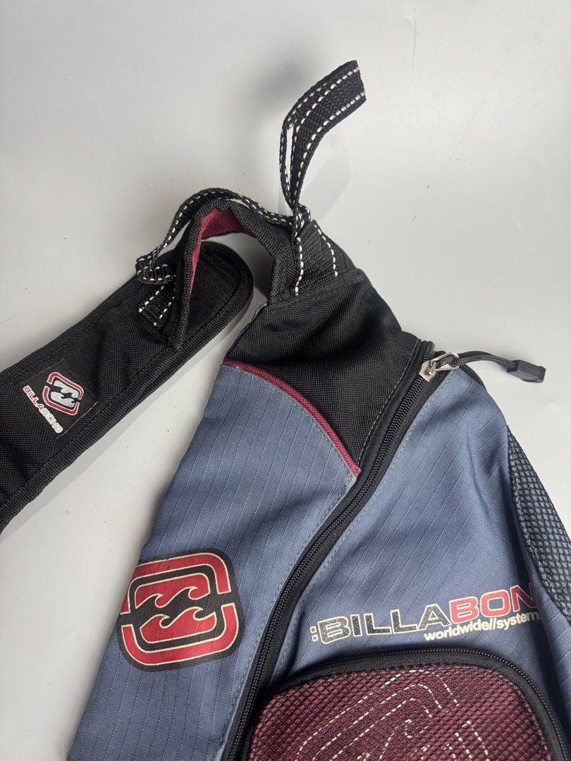 Y2K Billabong - Crossbody Bag (Category: Belt bags, Clutches and Pouches) located in San Pablo. Submitted by hiddenrygn (Listing ID 1466823608, Image 3). Description: Y2K Billabong - Crossbody Bag Rank AB Minor flaws inside No flaws outside Still in excellent condition DM!.