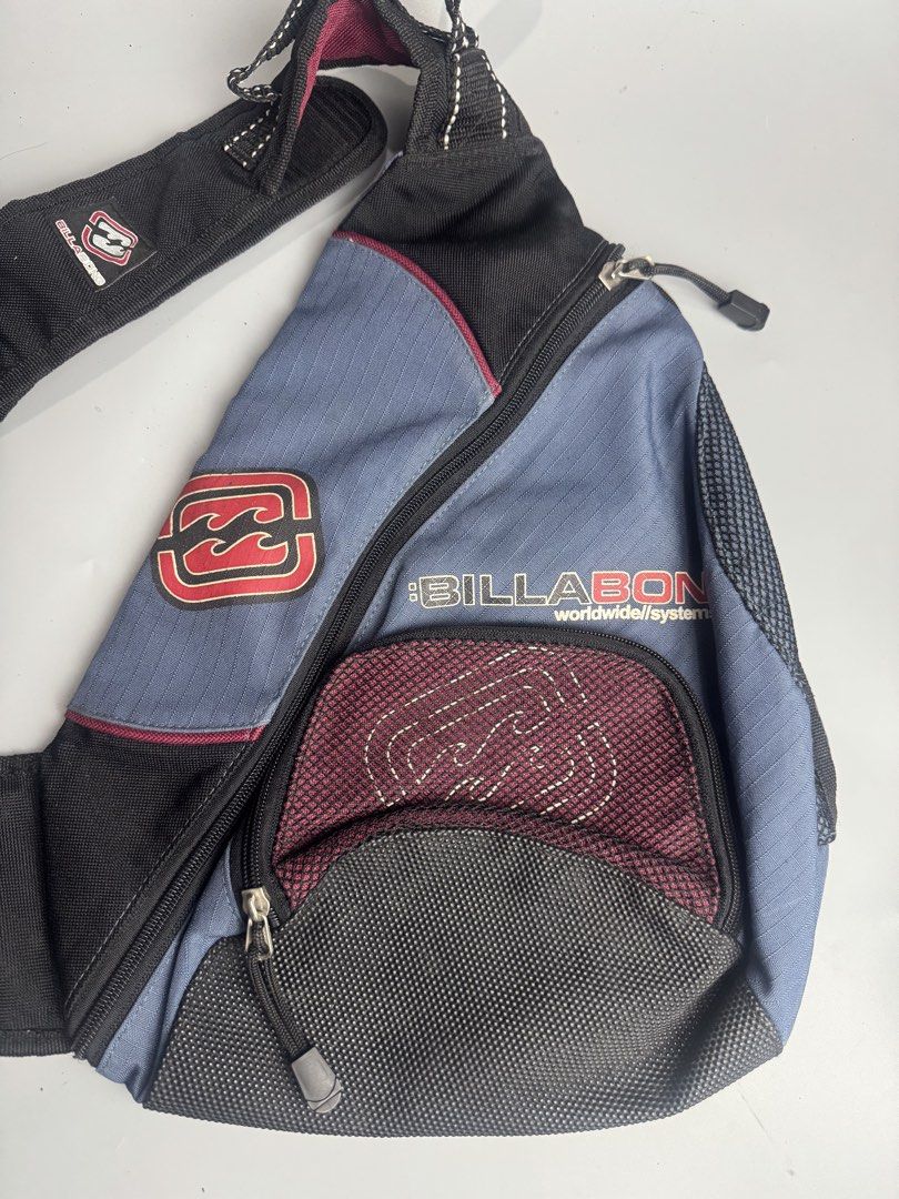 Y2K Billabong - Crossbody Bag (Category: Belt bags, Clutches and Pouches) located in San Pablo. Submitted by hiddenrygn (Listing ID 1466823608, Image 2). Description: Y2K Billabong - Crossbody Bag Rank AB Minor flaws inside No flaws outside Still in excellent condition DM!.