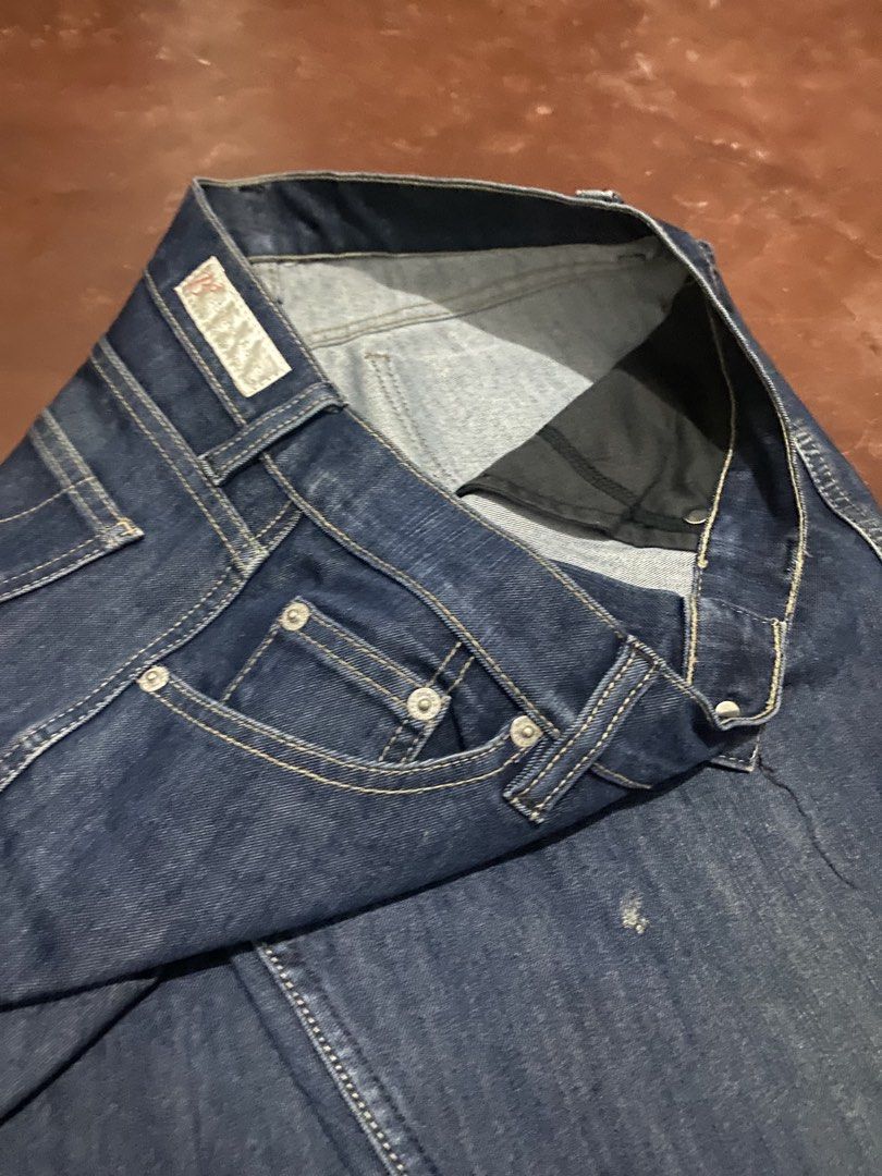 Y2k Bthree Raw Denim Straight (Category: Jeans) located in Malita. Submitted by ronnyboi (Listing ID 1466884279, Image 3). Description: W:30 L:38 T:11 H:9 Mine:350.