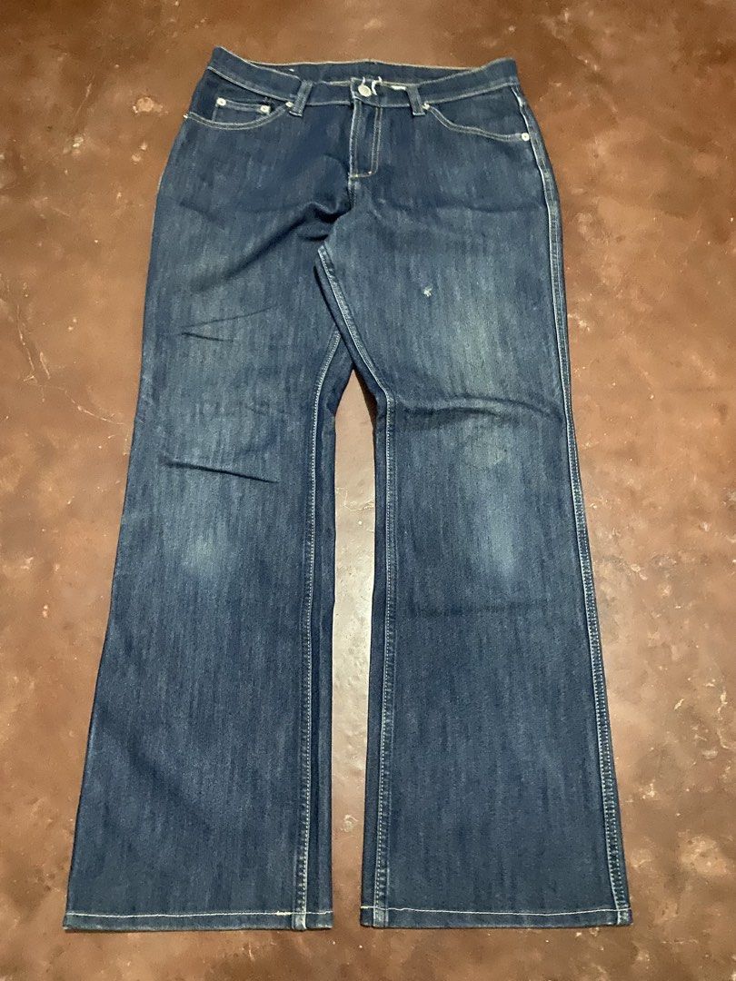 Y2k Bthree Raw Denim Straight (Category: Jeans) located in Malita. Submitted by ronnyboi (Listing ID 1466884279, Image 2). Description: W:30 L:38 T:11 H:9 Mine:350.