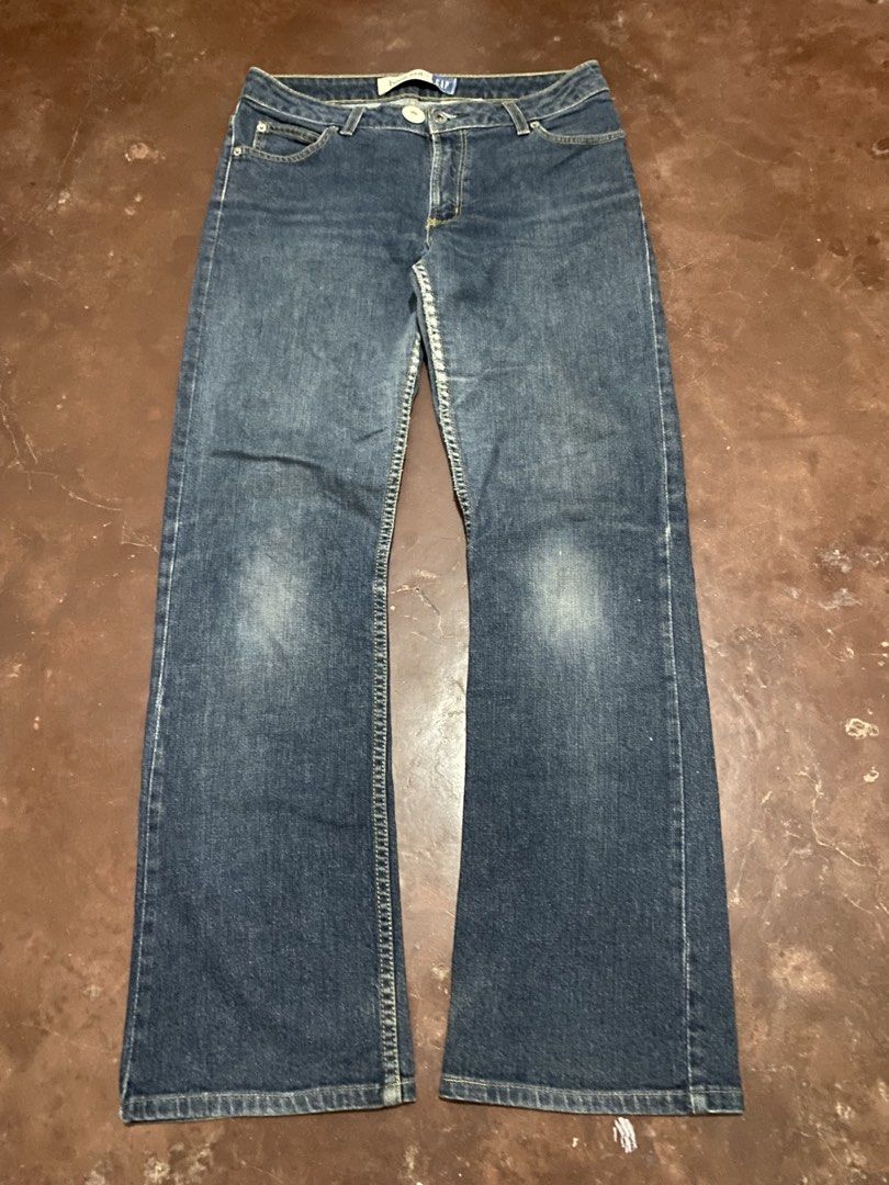 Y2k Gap Gray~Wash Bootcut (Category: Jeans) located in Malita. Submitted by ronnyboi (Listing ID 1466886337, Image 1). Description: W:31 L:40 T:11 H:8 Mine:500.