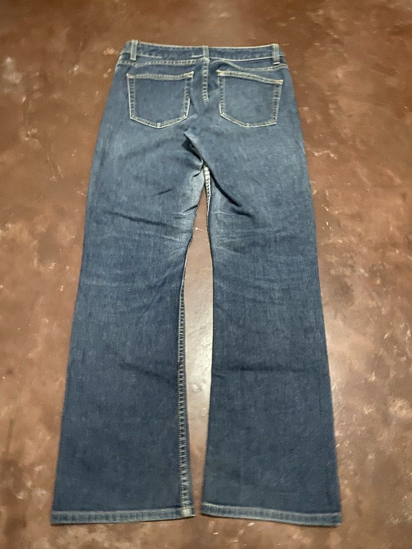 Y2k Gap Gray~Wash Bootcut (Category: Jeans) located in Malita. Submitted by ronnyboi (Listing ID 1466886337, Image 3). Description: W:31 L:40 T:11 H:8 Mine:500.