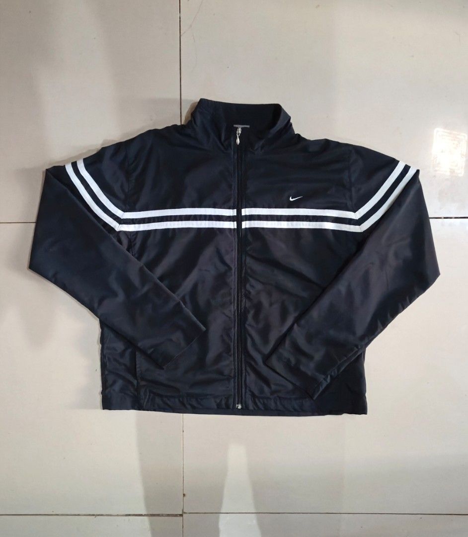 Y2k Nike Windbreaker (Category: Coats, Jackets and Outerwear) located in Zamboanga. Submitted by crazy_findss (Listing ID 1466844015, Image 1). Description: 22x24 dimes Flawless Very great condition 10/10 color rate Working zippers Add sf Location:Zamboanga City.