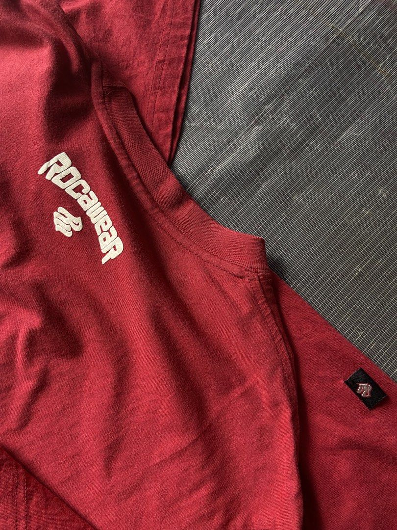 Y2k Rocawear Tee Vintage (Category: Tshirts & Polo Shirts ) located in Panabo. Submitted by thrifty.red (Listing ID 1466897609, Image 3). Description: width:20.5 length:28.5 Excellent Condition.