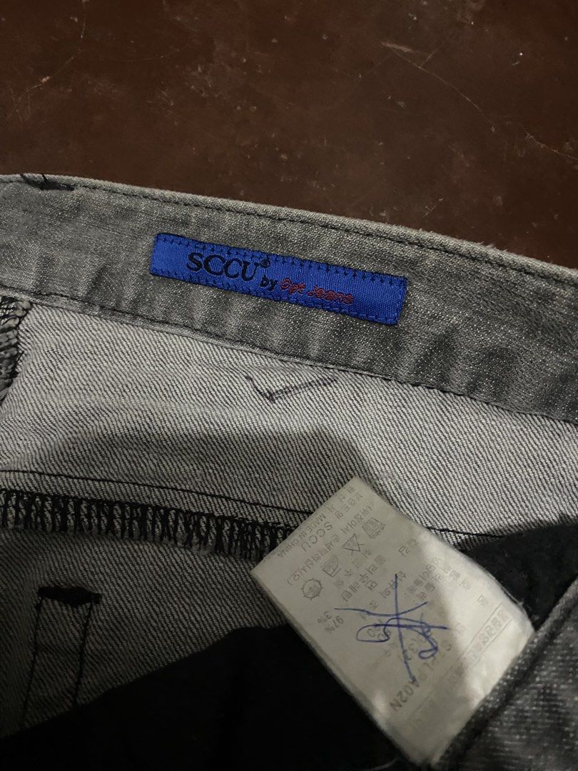 Y2k SCCU Gray~Wash Flare (Category: Jeans) located in Malita. Submitted by ronnyboi (Listing ID 1466886481, Image 3). Description: W:32 L:40 T:11 H:9 Mine:350.