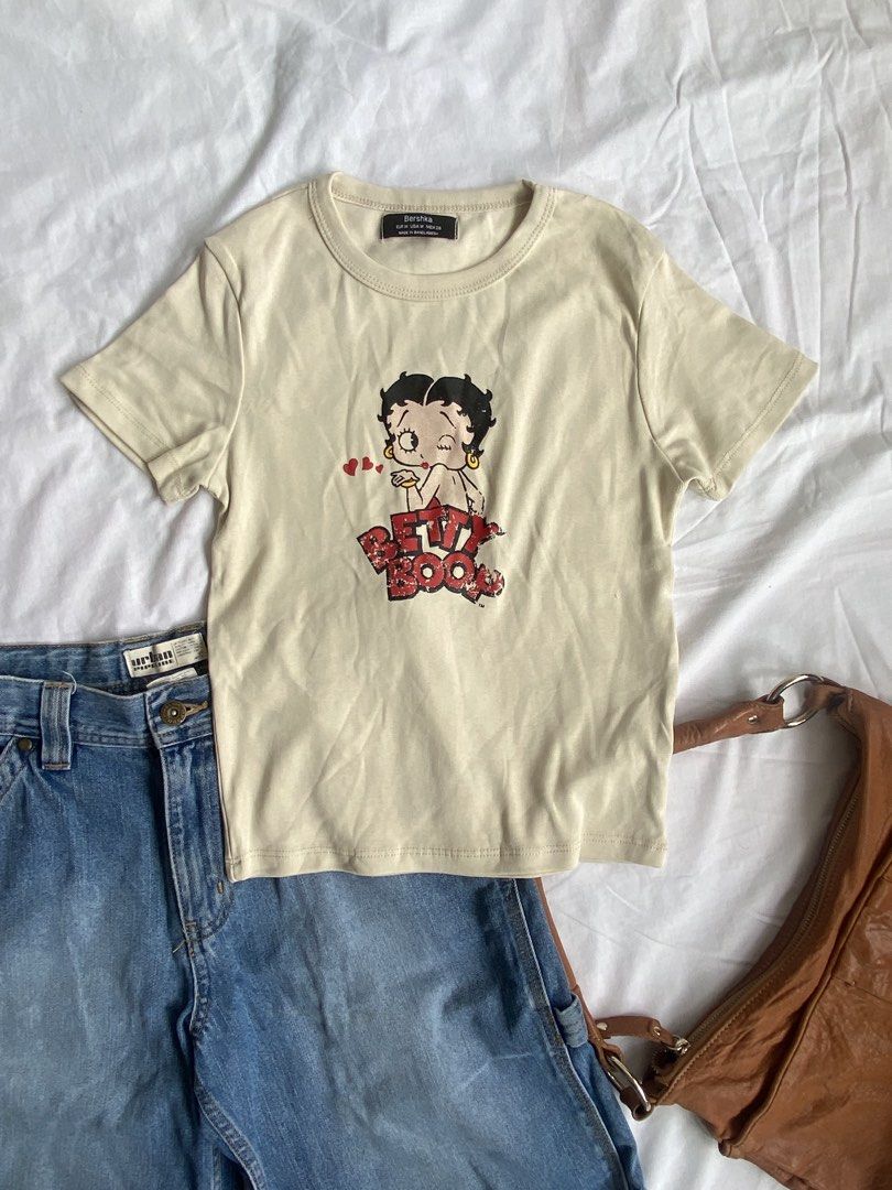 Y2k Set (Category: Sets or Coordinates) located in Tumauini. Submitted by bihisbyme (Listing ID 1466898496, Image 2). Description: Sizes: Top - medium on tag Bottom - waist:30 inches; length:20 inches (jorts) Issue: Top - none, brand new Bottom - thrift, no issue Prices: ₱350 Happy shopping!! 🛒 🛍️.
