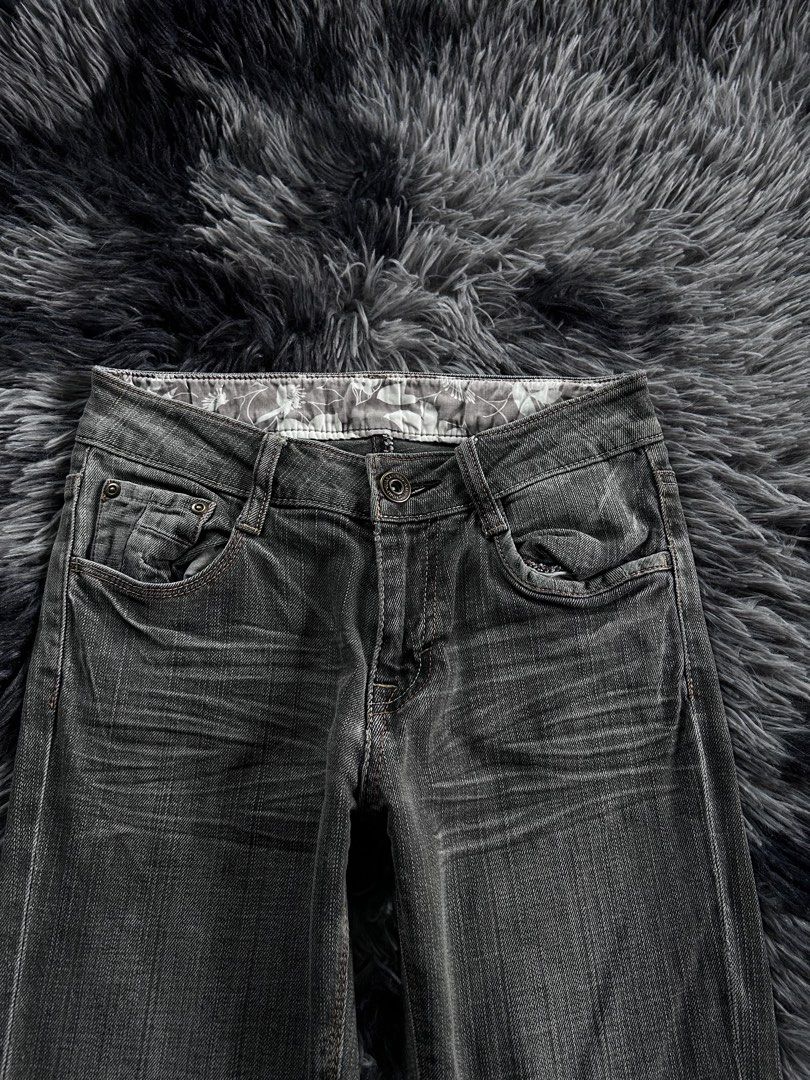 Y2k Sweet Camel Low rise Flared Jeans (Category: Jeans) located in Baao. Submitted by prettysixtythrift_17 (Listing ID 1466876110, Image 3). Description: Y2k Sweet Camel Low rise Flared Jeans ▪️Waistline: 25 to 28 ▪️Length: 37.5 ▪️Hem: 8.5 ▪️Hips: 14.5 ▪️Leg Thigh: 9.5 ▪️Rise: 8 ▪️Inseam: 29.