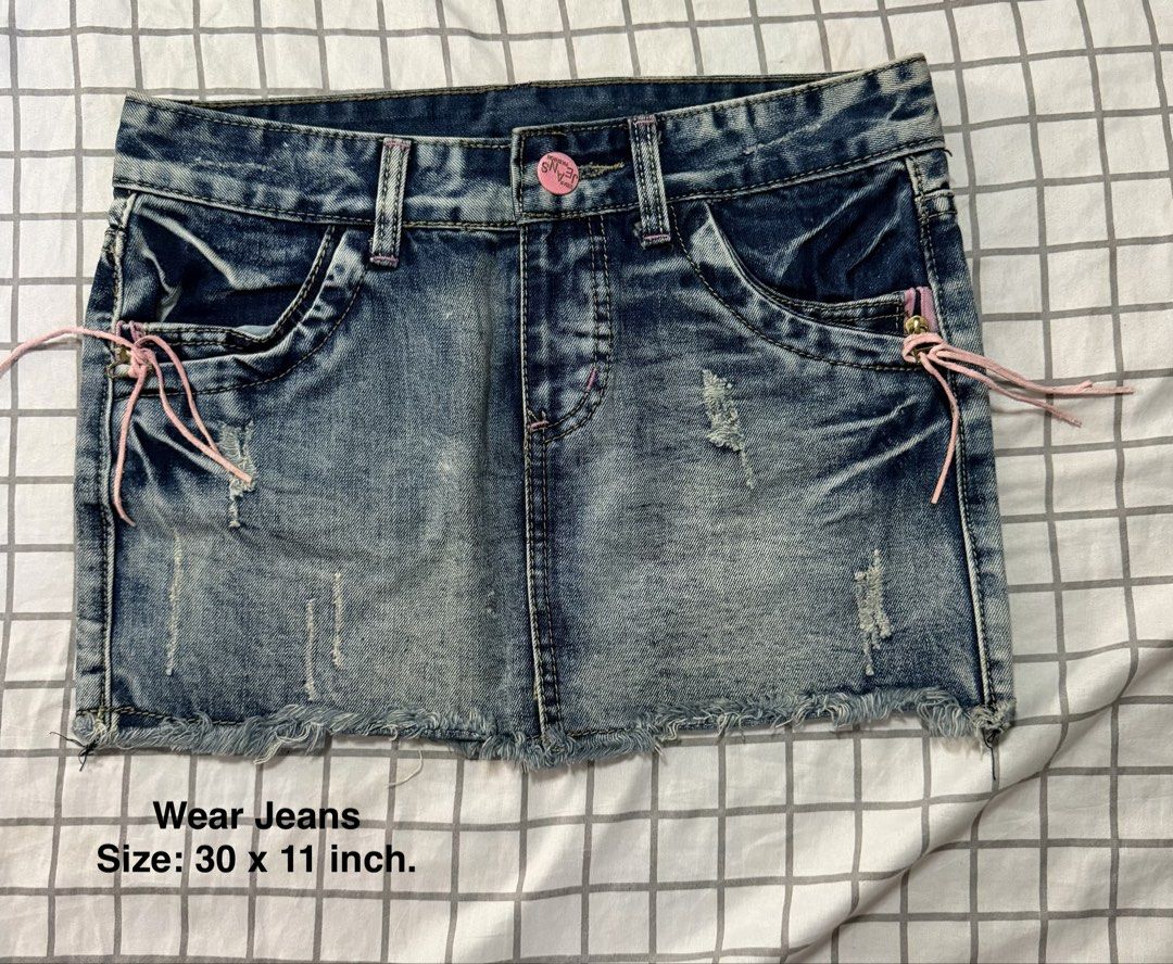 Y2K-style denim mini skirt (Category: Skirts) located in Quezon City. Submitted by pinkyswearshop (Listing ID 1466814906, Image 1). Description: .
