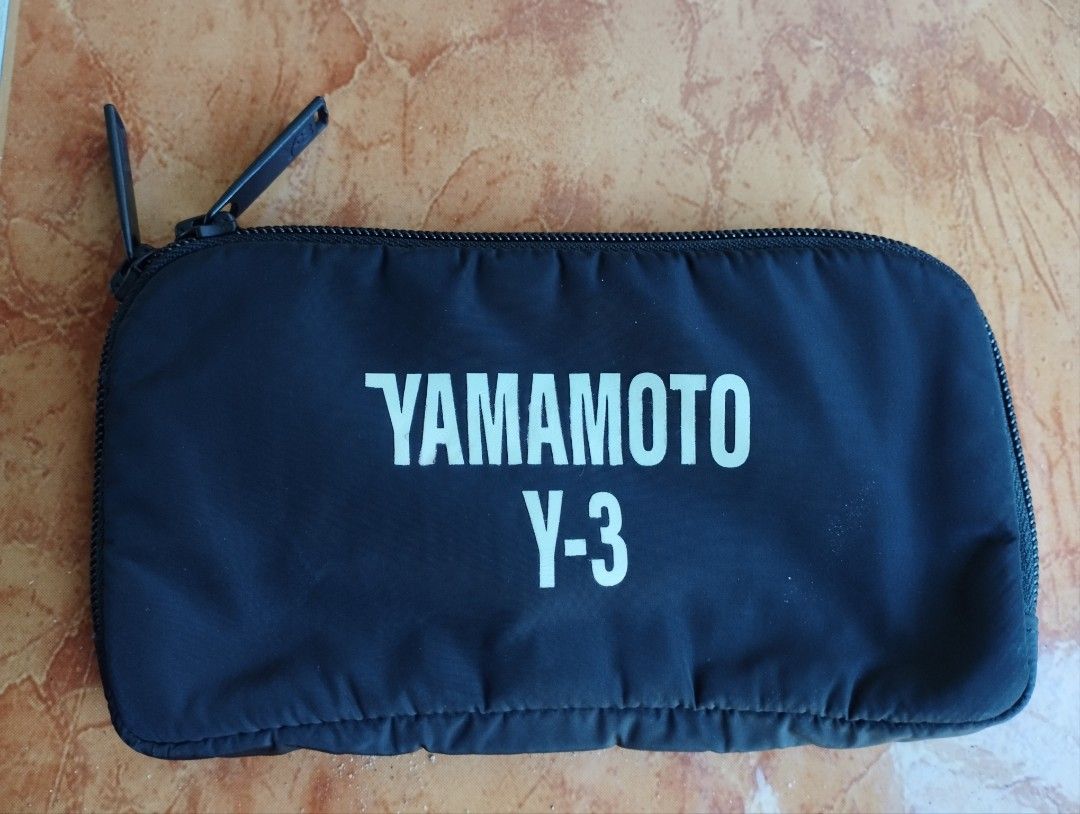 Y-3 CH2 GFX Pouch (Category: Sling Bags) located in San Fernando. Submitted by nerosales (Listing ID 1466837917, Image 1). Description: Y3 CH2 GFX Logo Pouch Small Good condition Issue: Missing Sling 650 pesos only SM City Pampanga Shipping: J&T Payment: Gcash NO COD / NO COP.