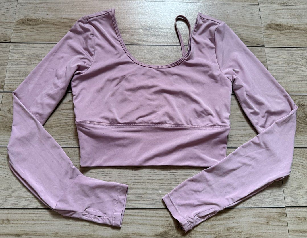 Yoga top (Category: Activewear) located in Manila. Submitted by mariadarna (Listing ID 1466863483, Image 1). Description: .
