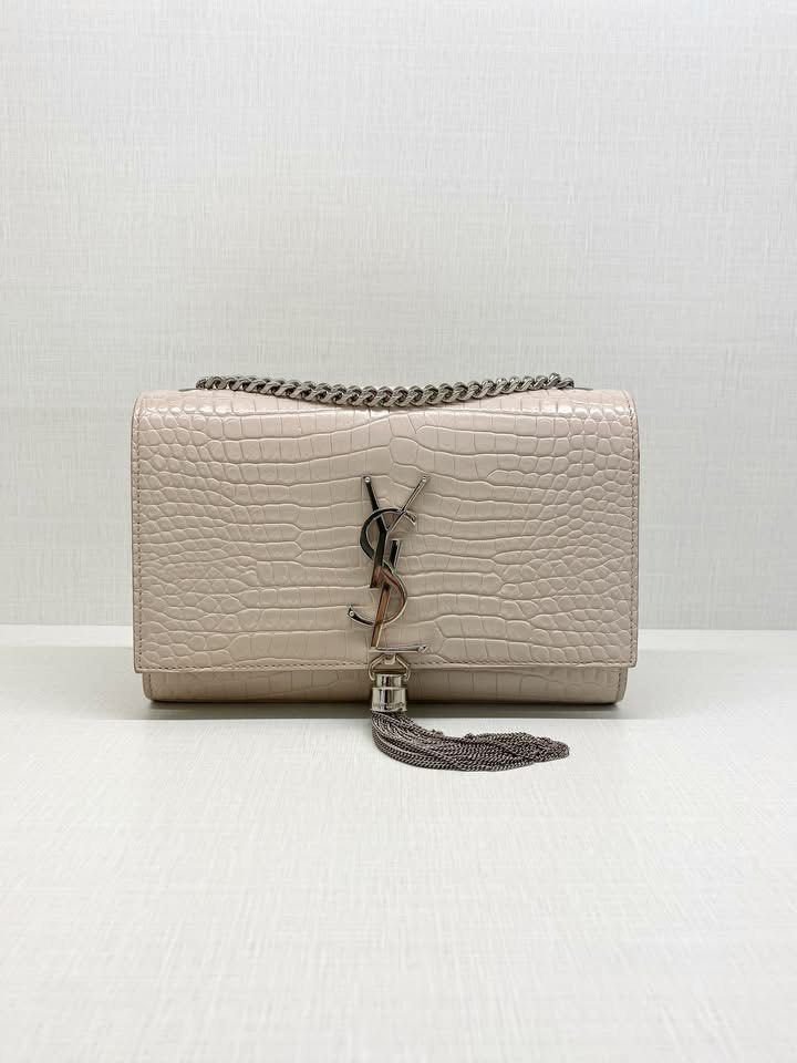 YSL Kate Small Croc Embossed SHW (Category: Luxury Bags & Wallets) located in Lipa City. Submitted by curated.luxury (Listing ID 1466886890, Image 2). Description: Disclaimer: We are an independent reseller. We are not affiliated with or officially connected to the brand mentioned above. All trademarks belong to their respective owners. 100% Authentic, Money back guarantee We accept Credit Card, Cash and Bank Transfers We have physical store loca