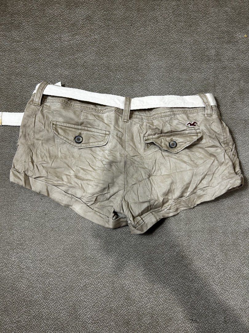 Ysl Shorts Hollister (Category: Shorts) located in Aurora. Submitted by purethrift07 (Listing ID 1466902667, Image 2). Description: 28-32 No issue Like new Dm me.