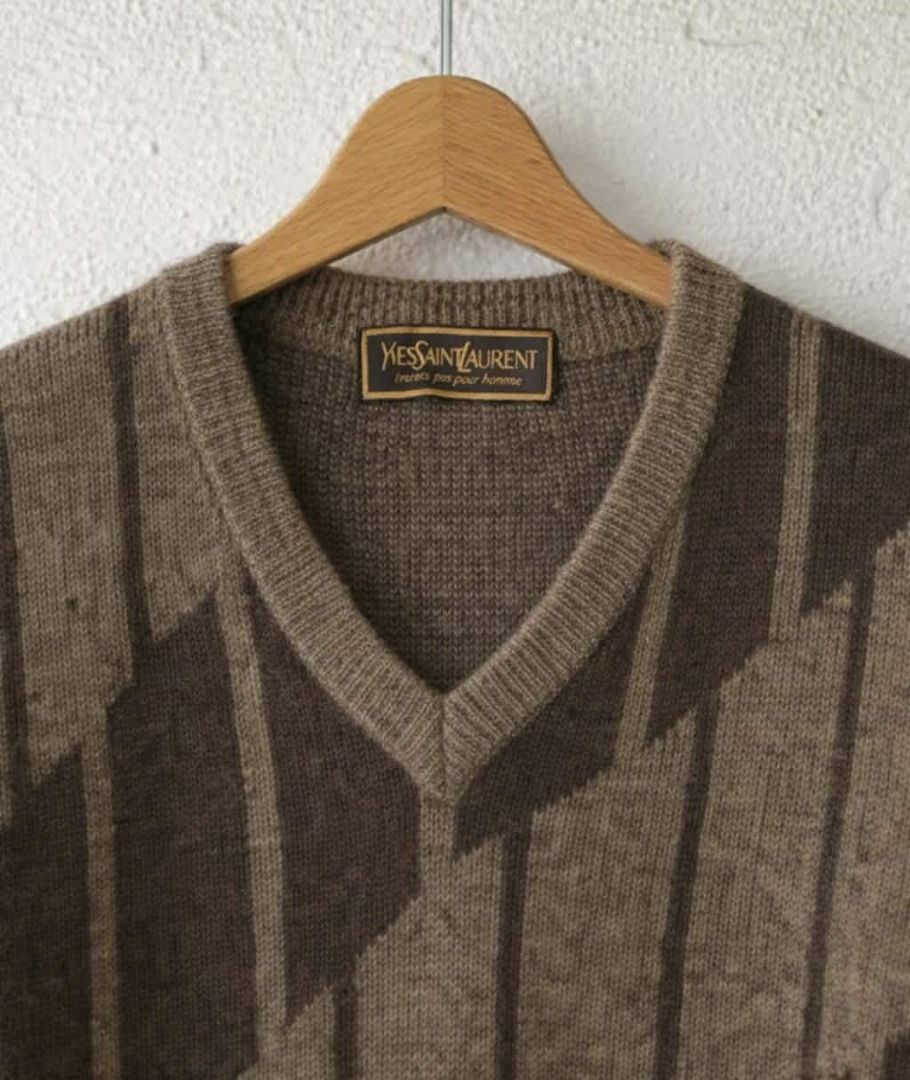 YSL V-Neck (Category: Coats, Jackets and Outerwear) located in Baguio. Submitted by baguiio_fiinds (Listing ID 1466859264, Image 2). Description: .